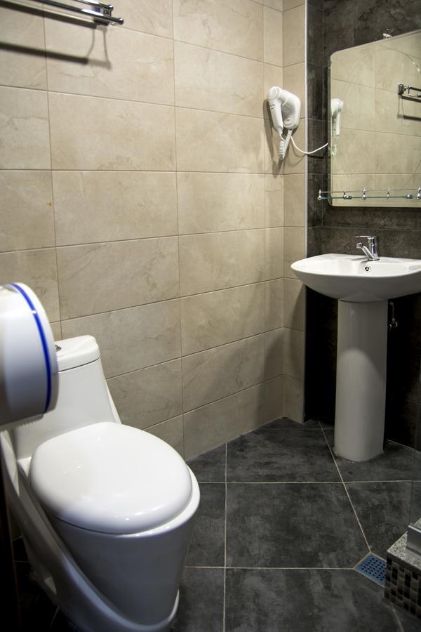 Hotel Absolut Batumi Esterno foto