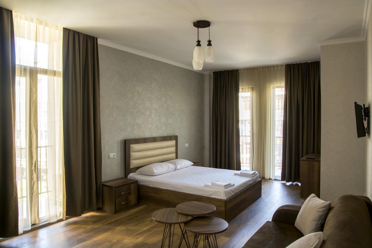 Hotel Absolut Batumi Esterno foto
