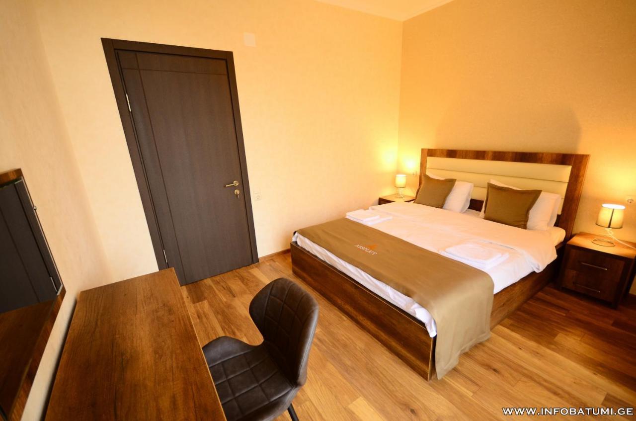 Hotel Absolut Batumi Esterno foto